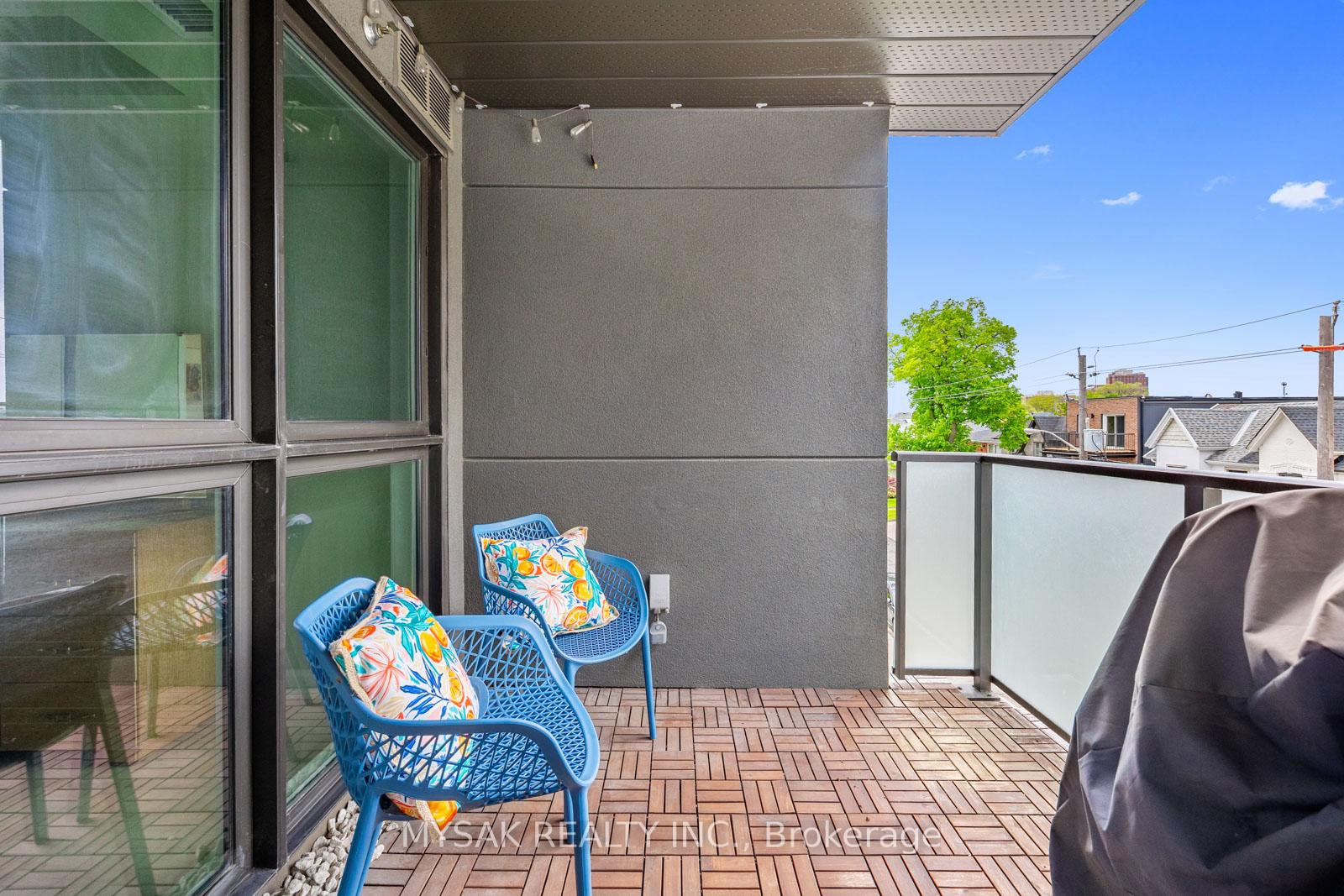 2 Bedrooms Condo at 385 Osler, Toronto For sale