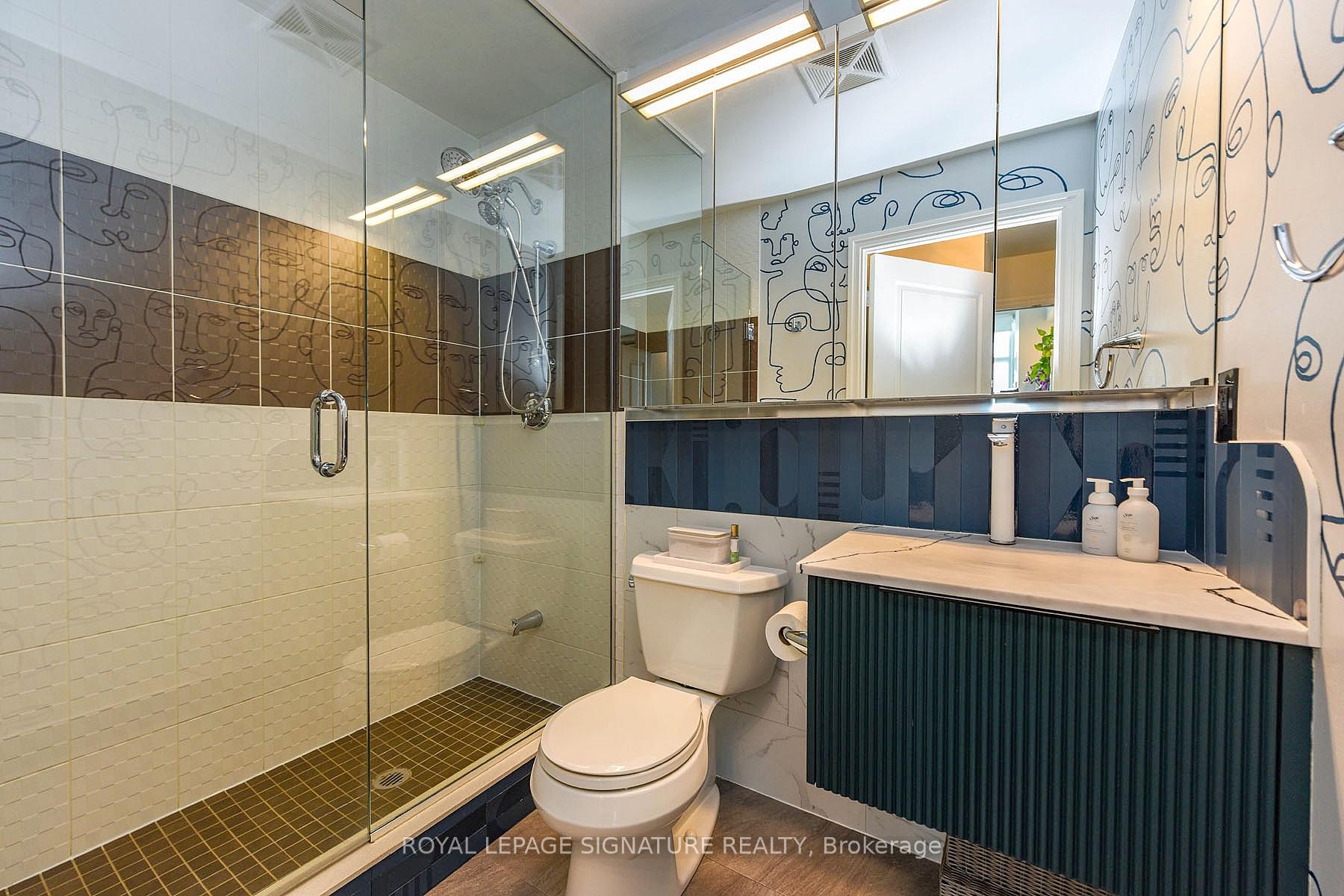 1 Bedroom Condo at 223 Webb,  Mississauga For sale