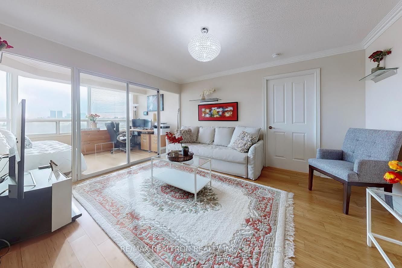 3 Bedrooms Condo at 68 Corporate, Toronto For sale