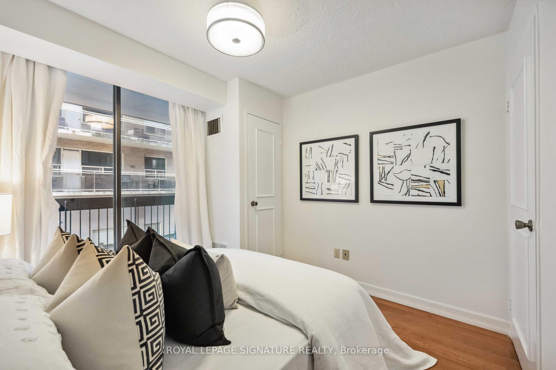 2 Bedrooms Condo at 212 St. George, Toronto For sale