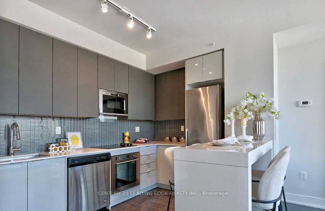 2 Bedrooms Condo at 2908 Hwy 7, Vaughan For sale