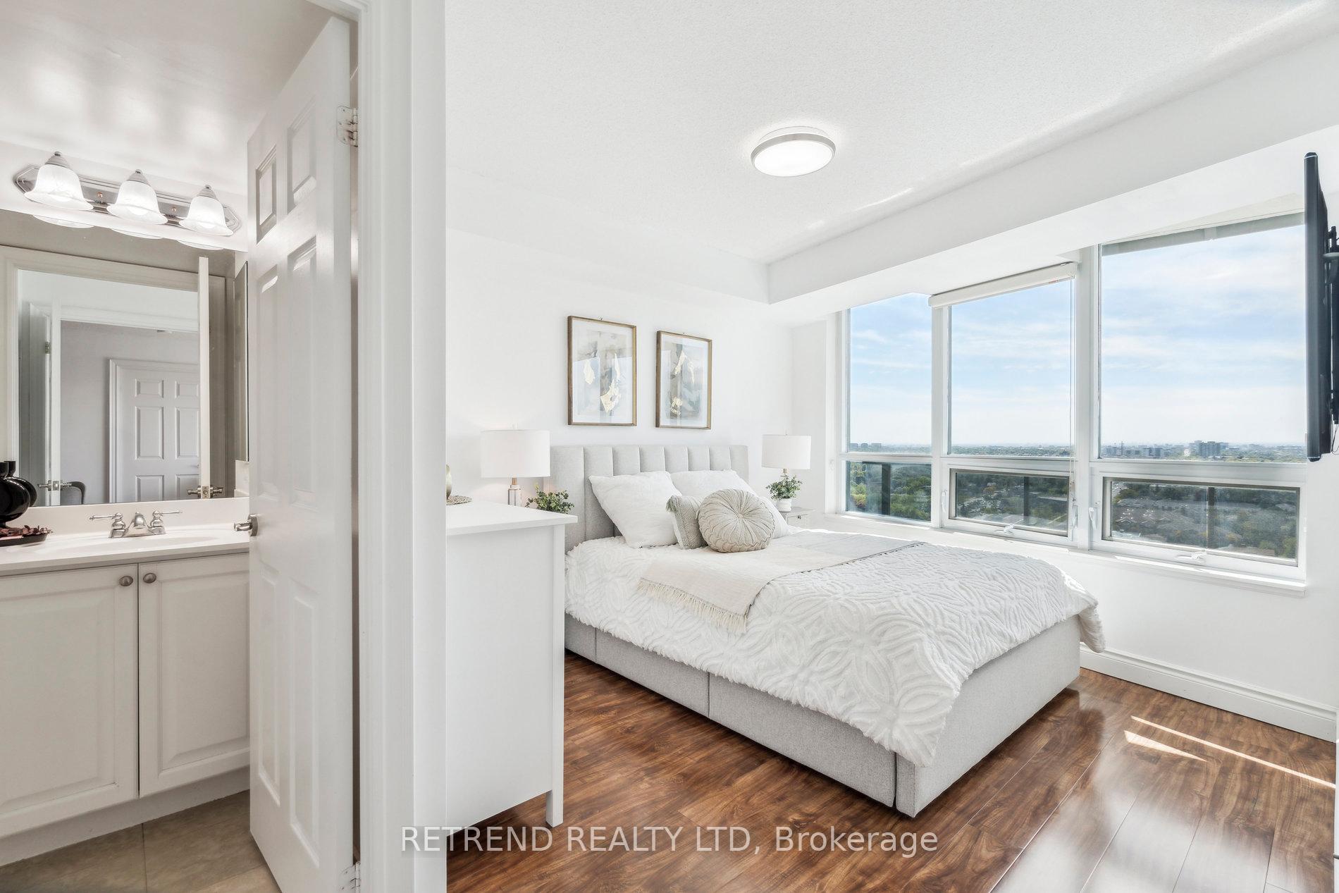 2 Bedrooms Condo at 15 Greenview, Toronto For sale