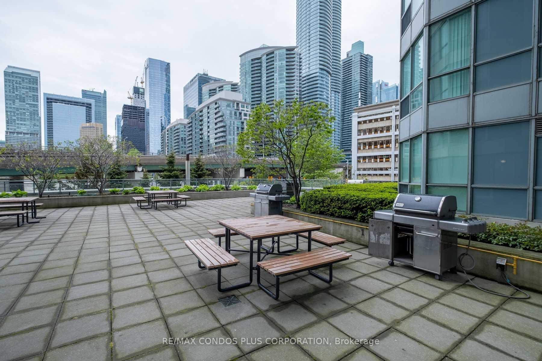 1 Bedroom Condo at 230 Queens Quay,  Toronto For sale