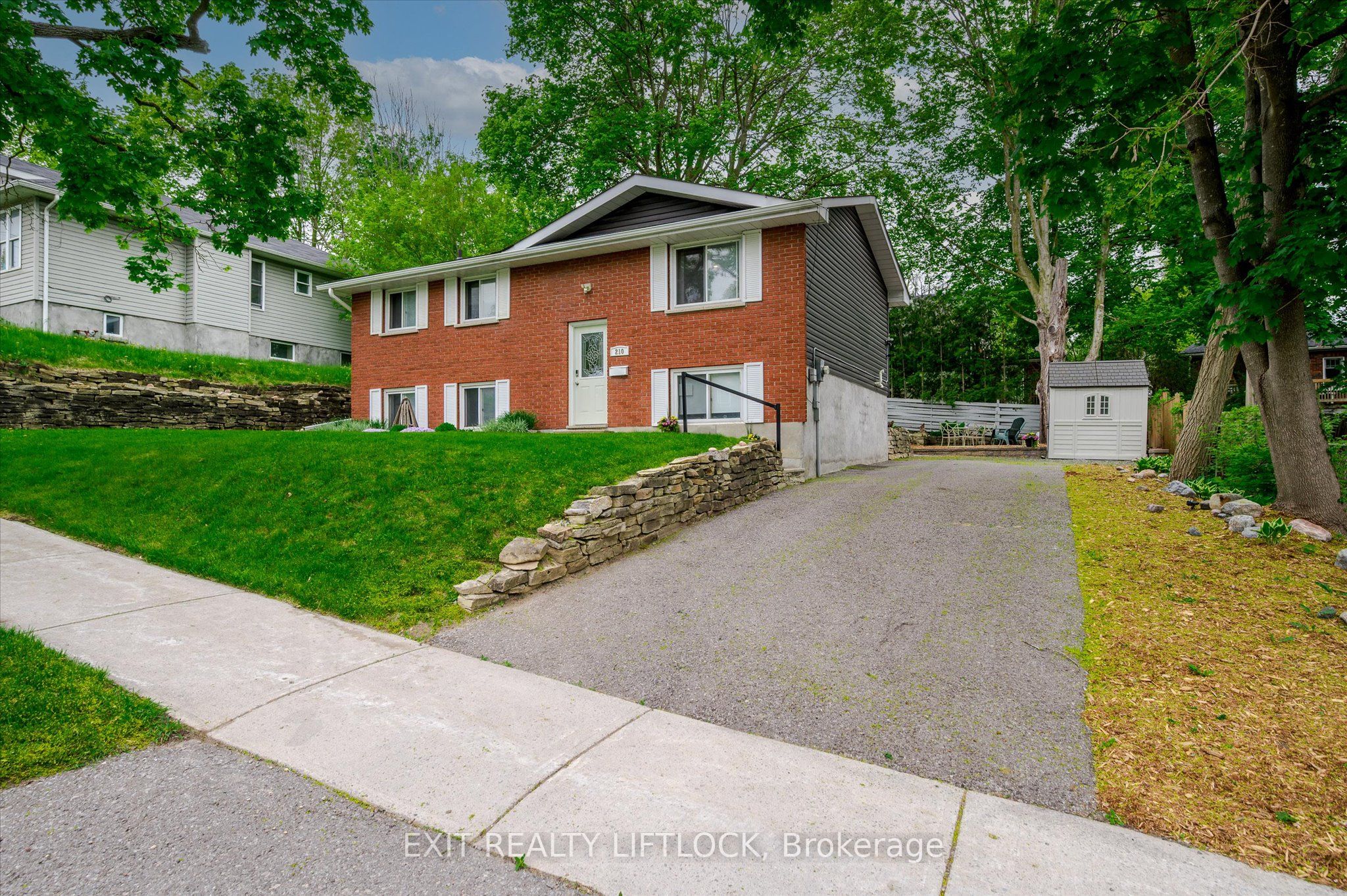 210 Antrim Street, Peterborough Central, ON K9H 3G4