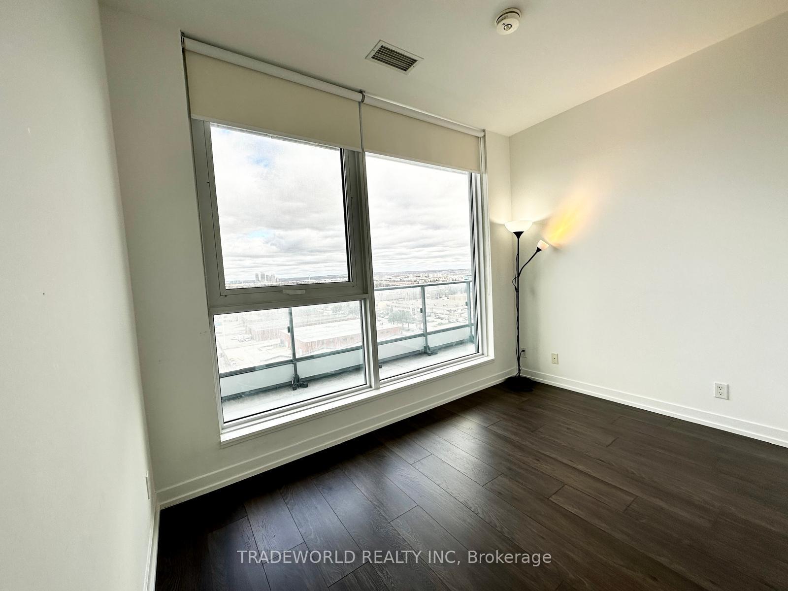 3 Bedrooms Condo at 898 Portage,  Vaughan For sale