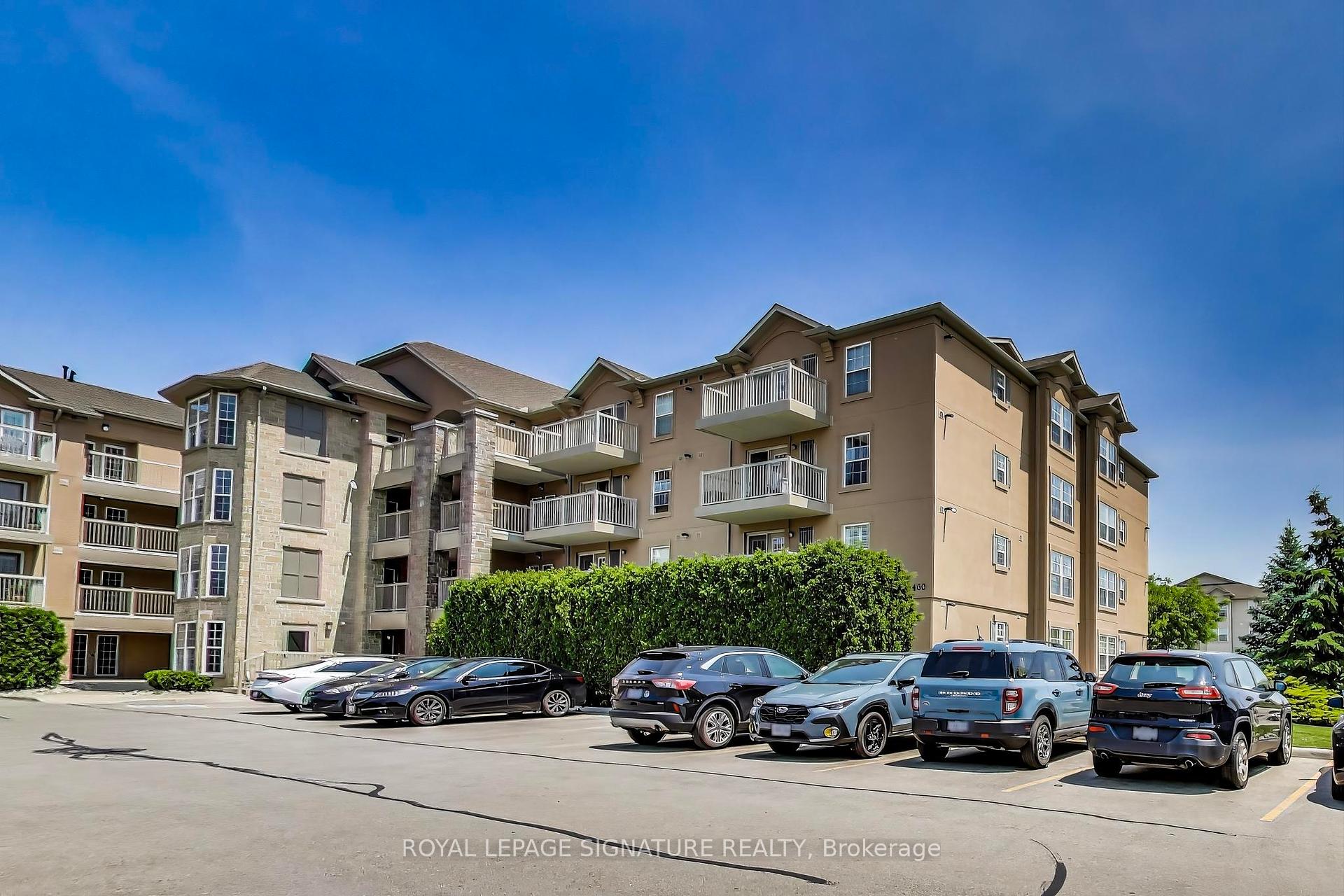 3 Bedrooms Condo at 1460 Bishops, Oakville For sale
