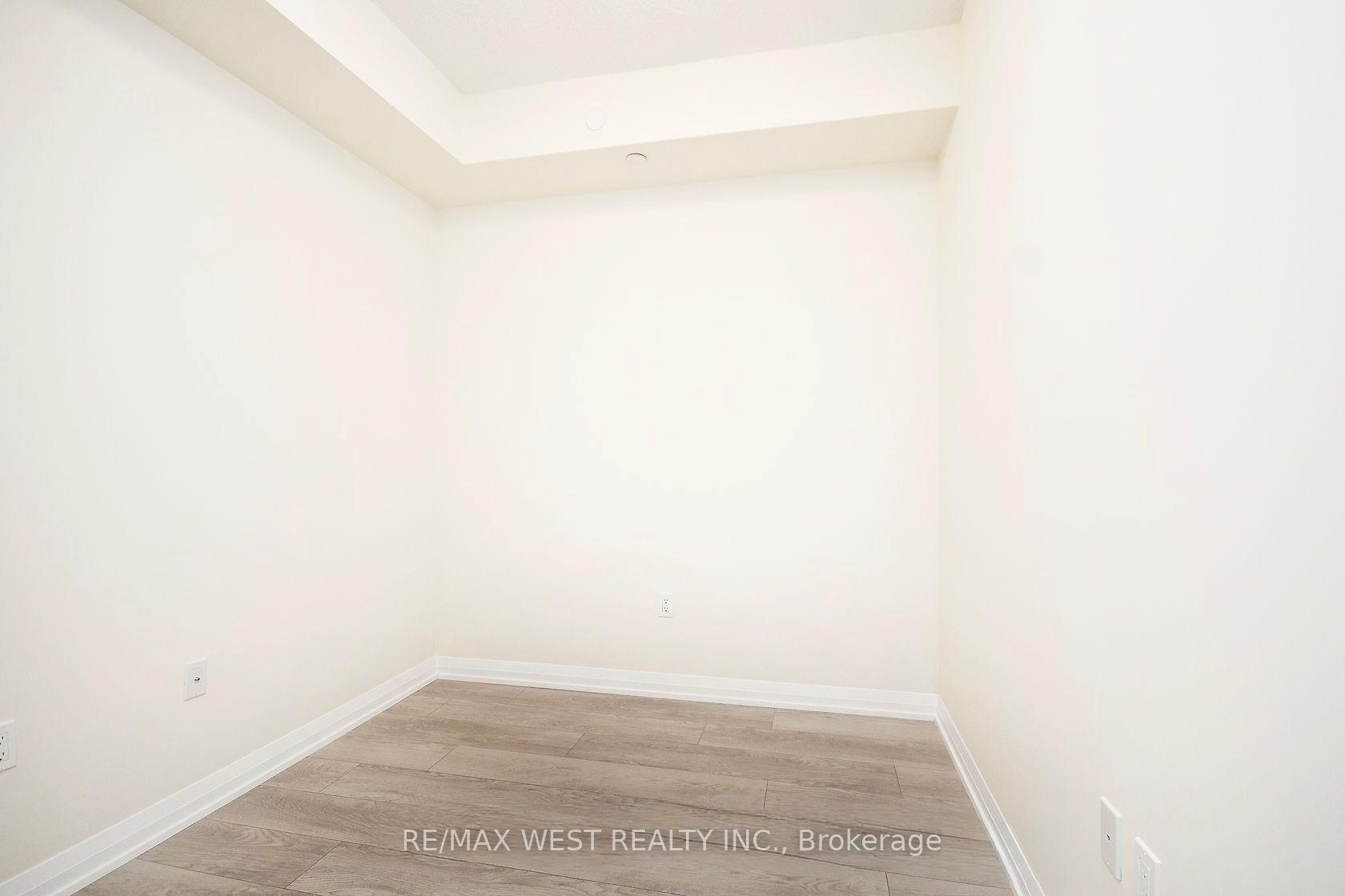 3 Bedrooms Condo at 35 Watergarden, Mississauga For sale