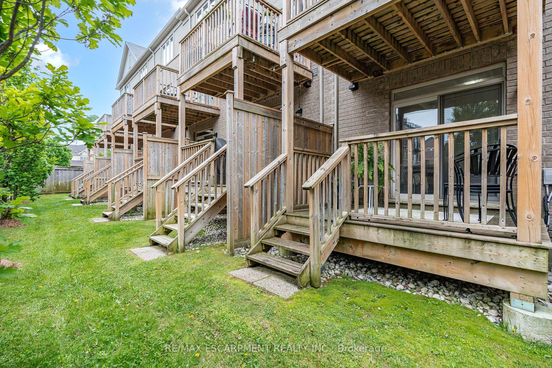 3 Bedrooms Condo at 215 Dundas, Hamilton For sale