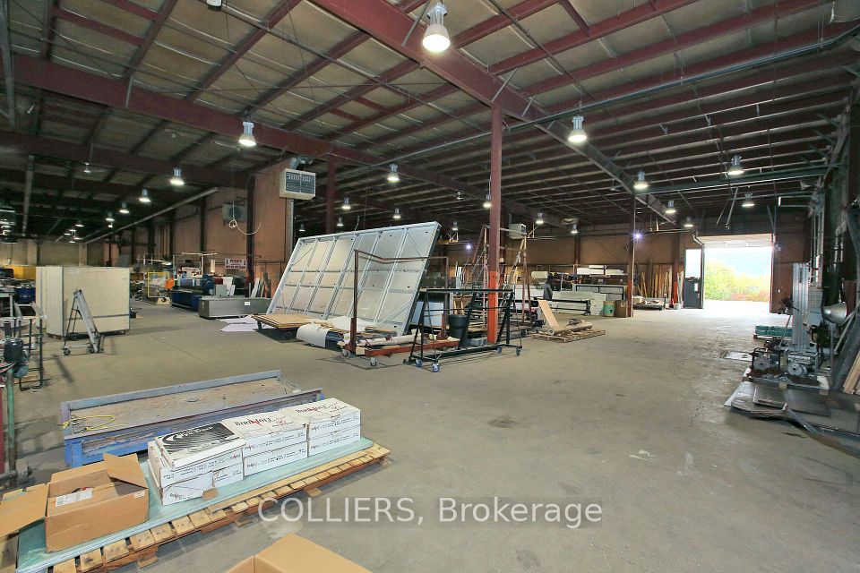 https://trreb-image.ampre.ca/cxBq0JtQmsVcnUuNf3HCbj8BpDcsuVfMSxEKLlQNdKo/rs:fit:960:960/wm:.5:so:0:50:.4/wmsh:10/wmt:PHNwYW4gZm9yZWdyb3VuZD0nd2hpdGUnIGZvbnQ9JzY4Jz5DT0xMSUVSUywgQnJva2VyYWdlPC9zcGFuPg/L3RycmViL2xpc3RpbmdzLzMzLzA2LzcxLzg5L3AvMTQwYzQwOWItMTlkNi00NjJjLWEzNDMtMjVkZDU2NmRmOTk5LmpwZw.jpg