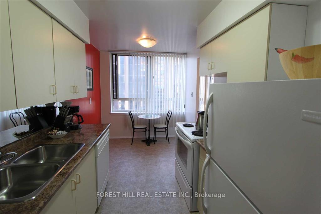 2 Bedrooms Condo at 633 Bay, Toronto For sale