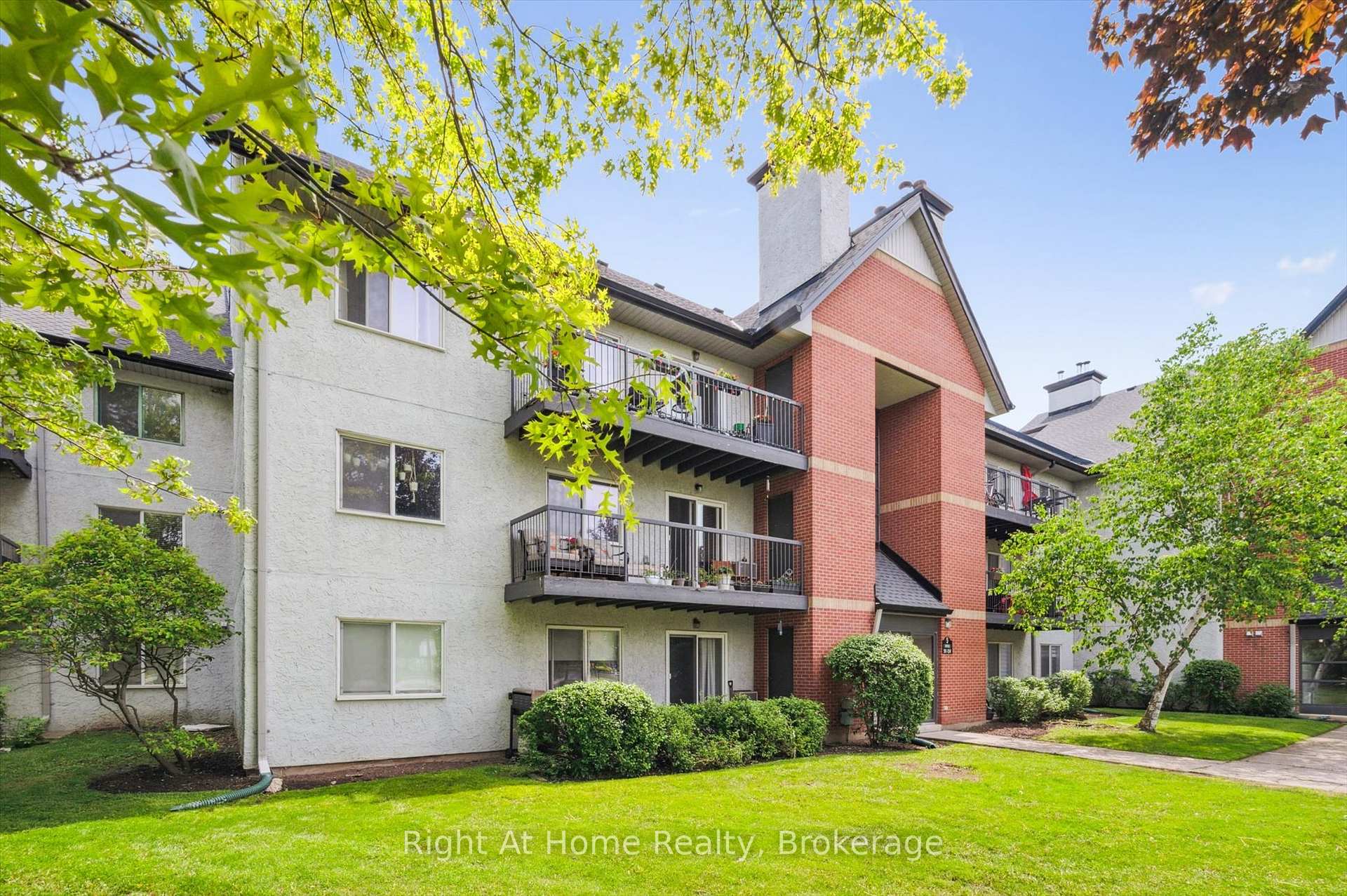 2 Bedrooms Condo at 1450 Glen Abbey, Oakville For sale