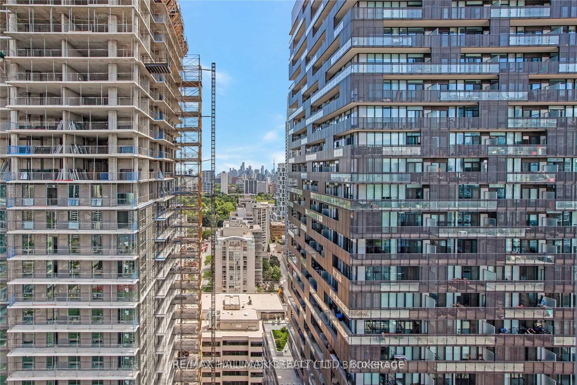 2 Bedrooms Condo at 30 Roehampton,  Toronto For sale