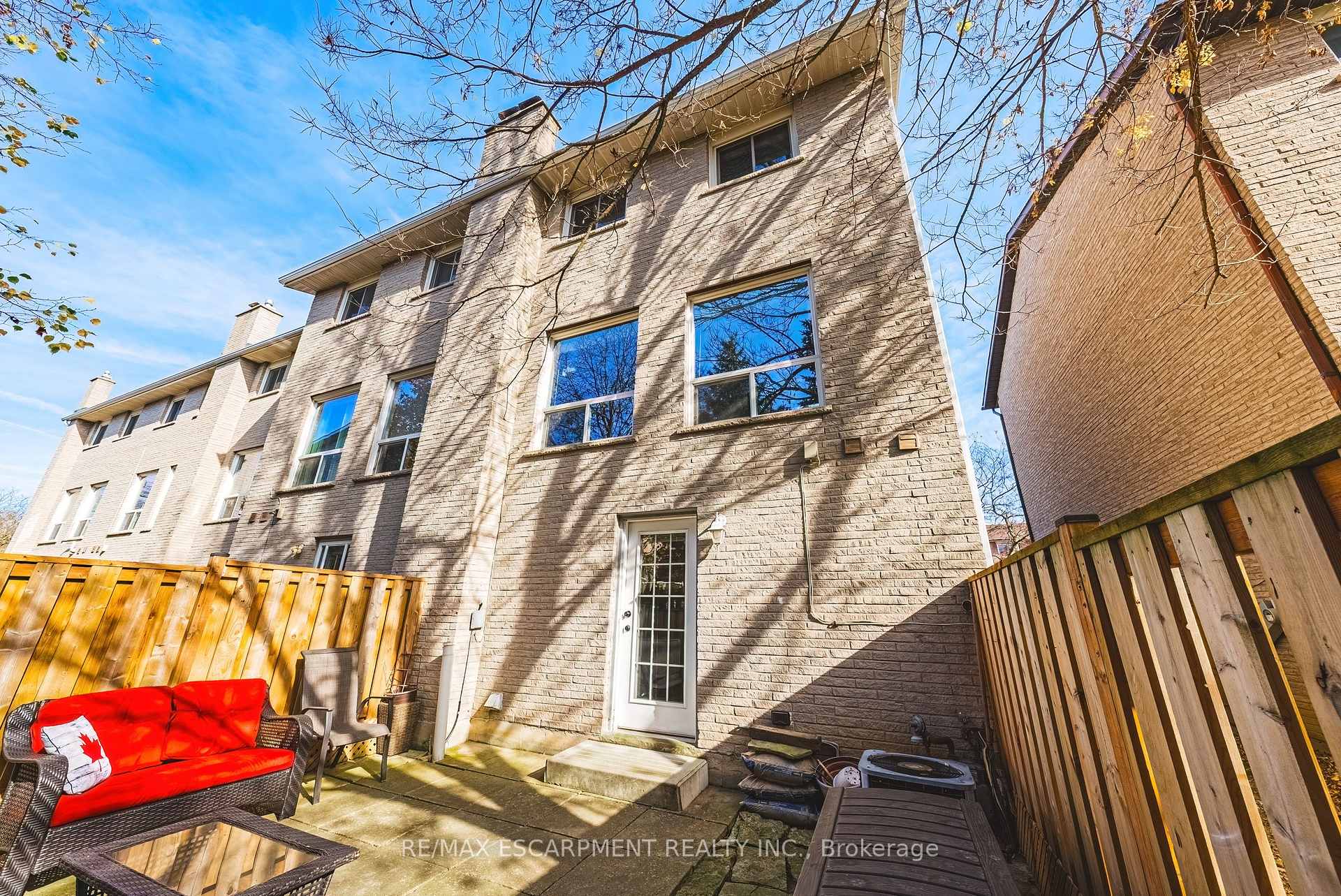 3 Bedrooms Condo at 1155 Paramount, Hamilton For sale