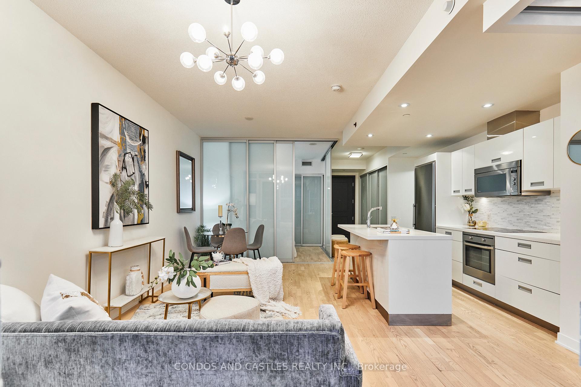 2 Bedrooms Condo at 88 Park Lawn, Toronto For sale