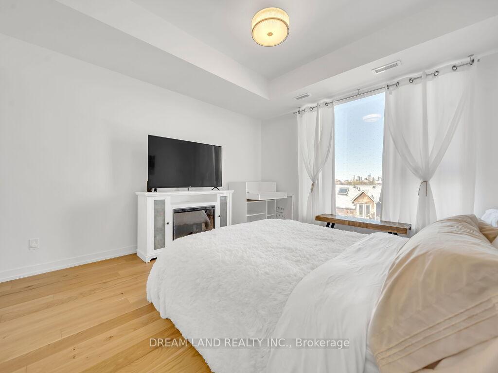 2 Bedrooms Condo at 35 Wabash, Toronto For sale