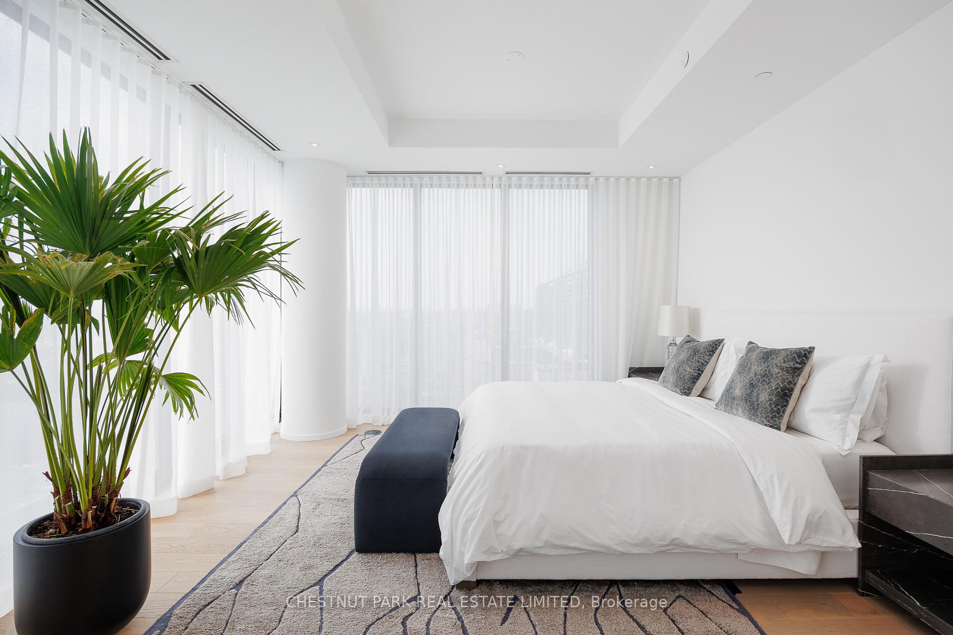 4 Bedrooms Condo at 200 Cumberland,  Toronto For sale