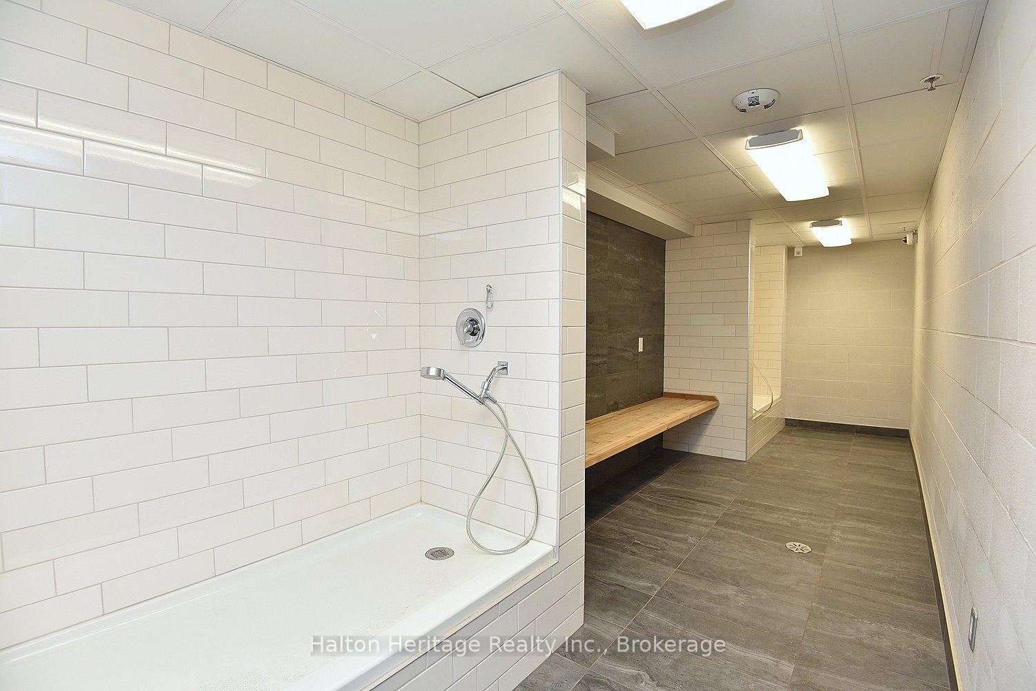 2 Bedrooms Condo at 30 Hamilton,  Hamilton For sale