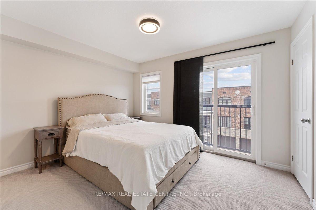 2 Bedrooms Condo at 219 Dundas, Hamilton For sale