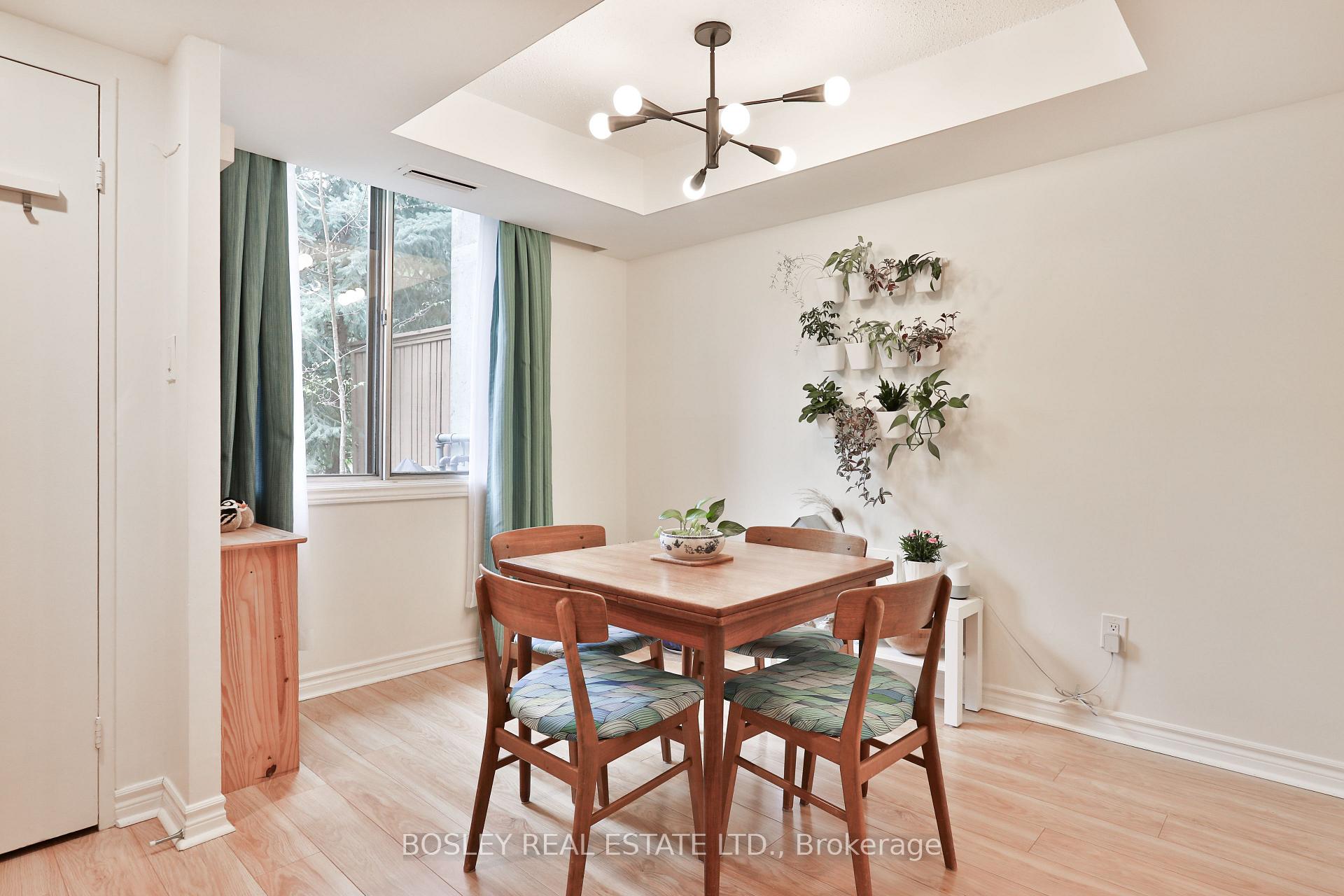 3 Bedrooms Condo at 1250 Mississauga Valley, Mississauga For sale