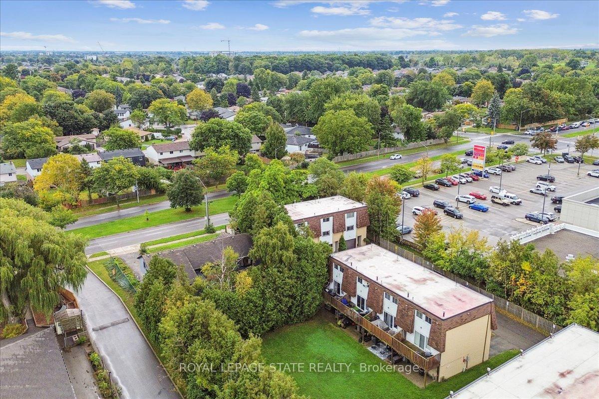 3 Bedrooms Condo at 36 Greendale,  Hamilton For sale