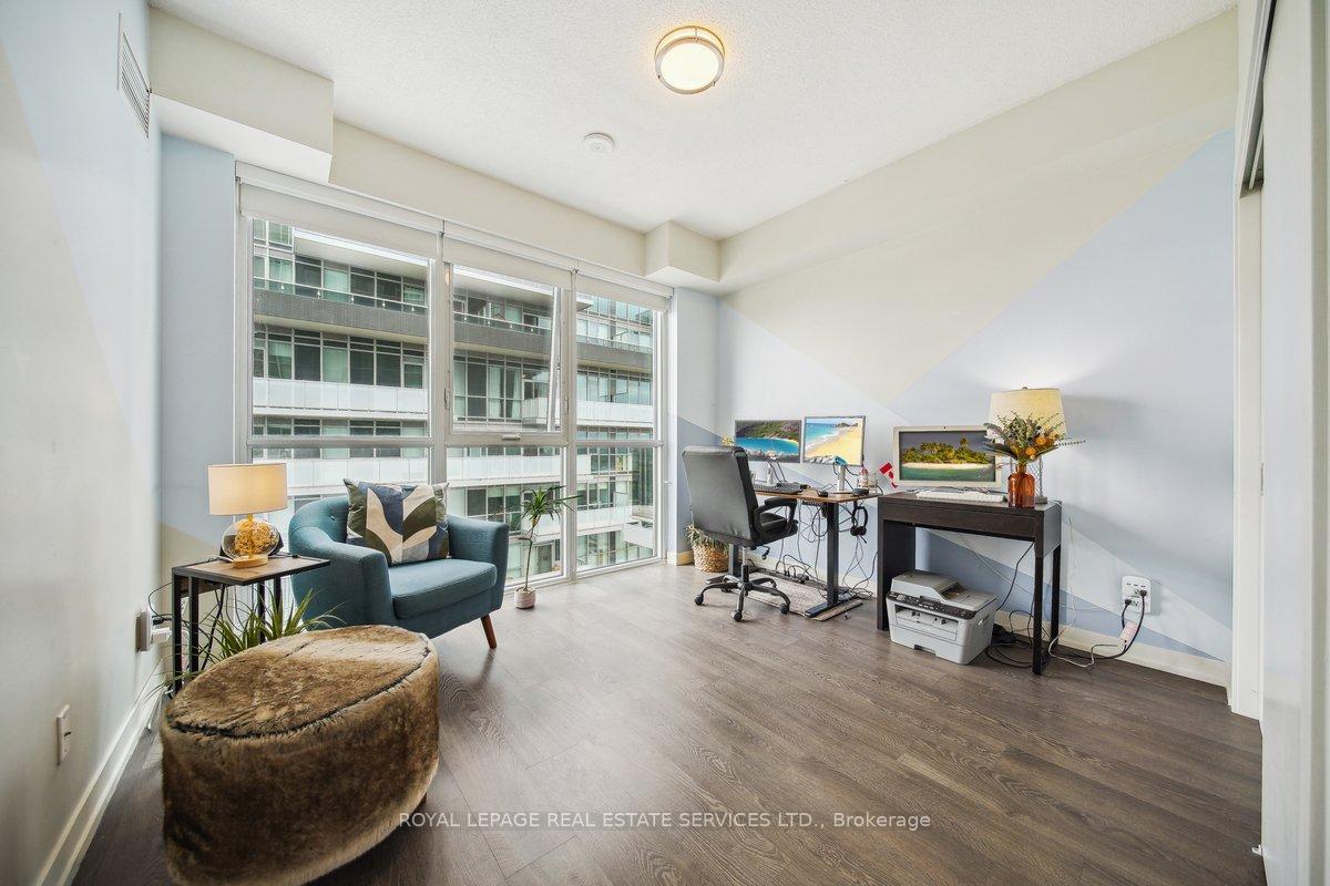 2 Bedrooms Condo at 2081 Fairview, Burlington For sale