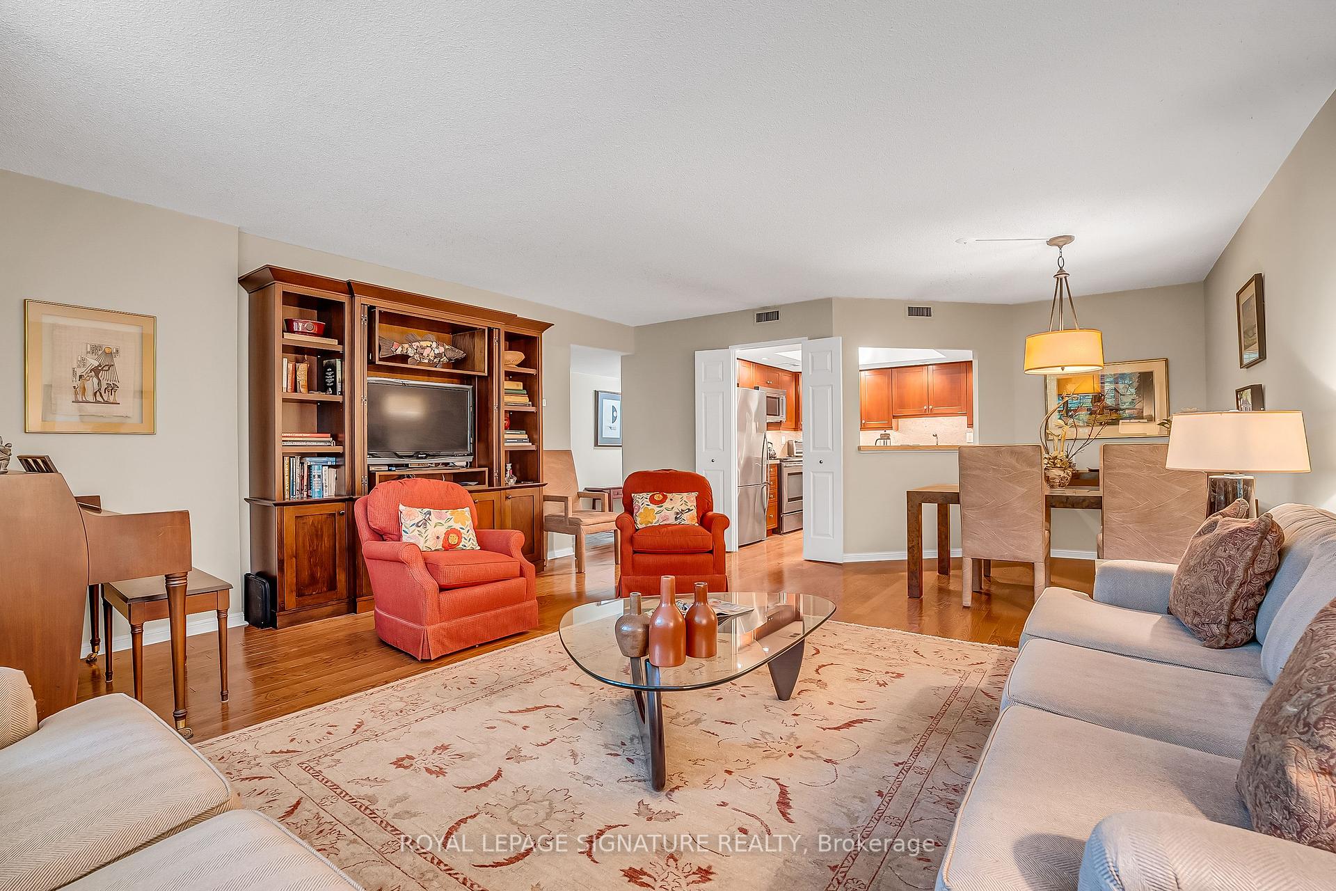 2 Bedrooms Condo at 245 The Donway, Toronto For sale