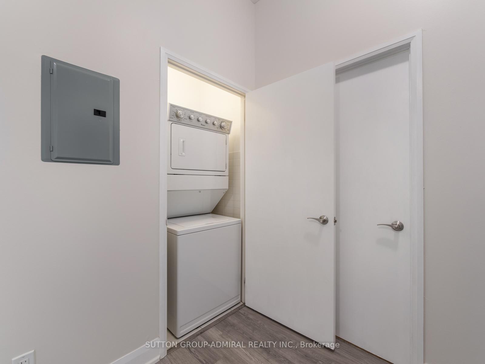 2 Bedrooms Condo at 2900 Highway 7, Vaughan For sale