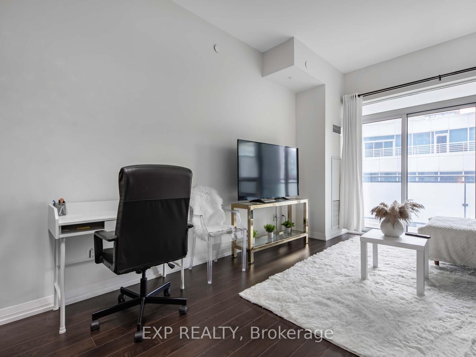 2 Bedrooms Condo at 460 Adelaide, Toronto For sale