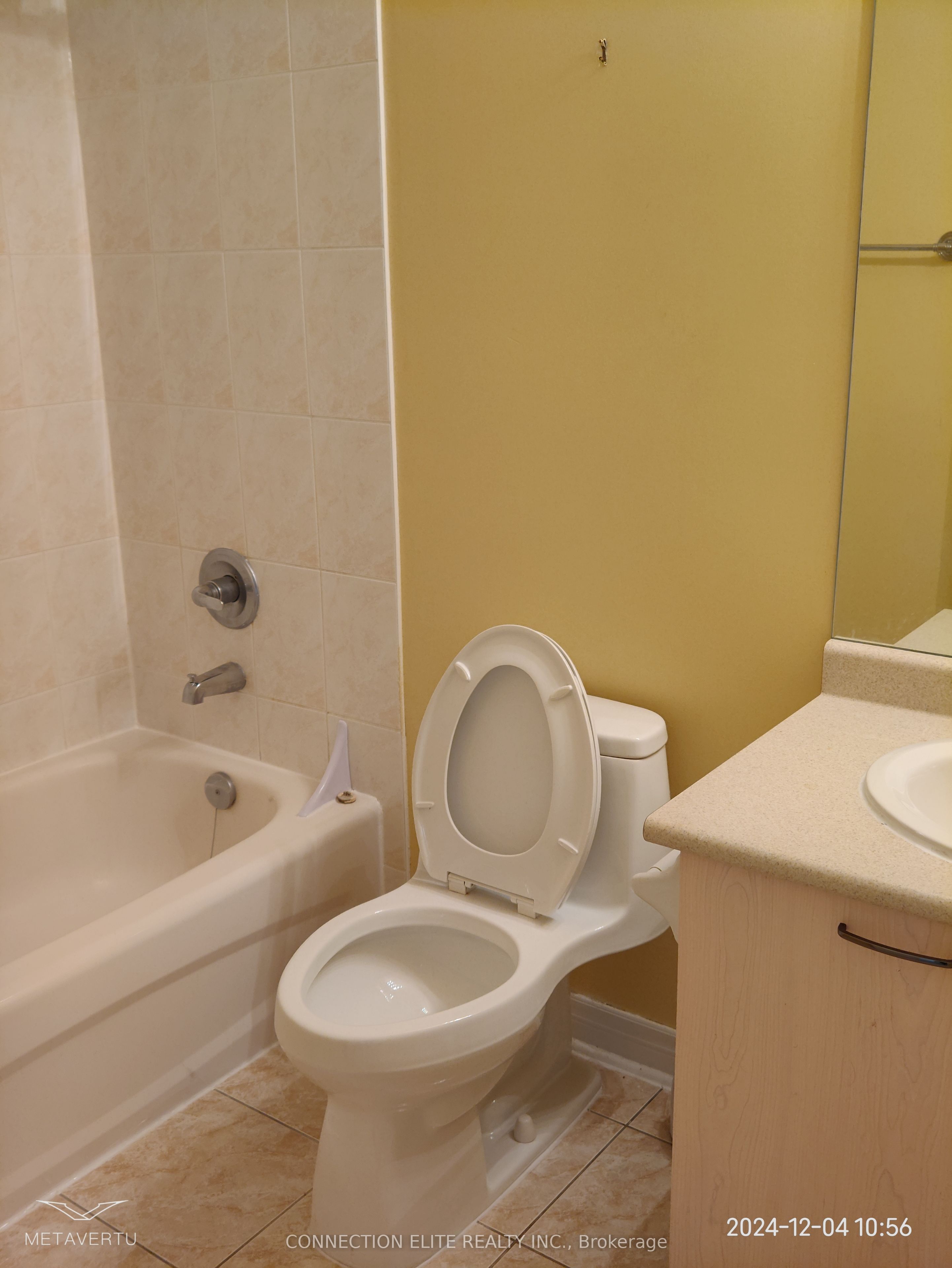 9133 Bayview Avenue, #37