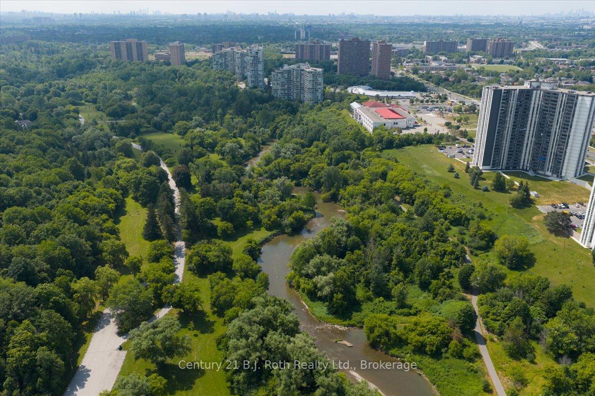 1 Bedroom Condo at 41 MARKBROOK, Toronto For sale