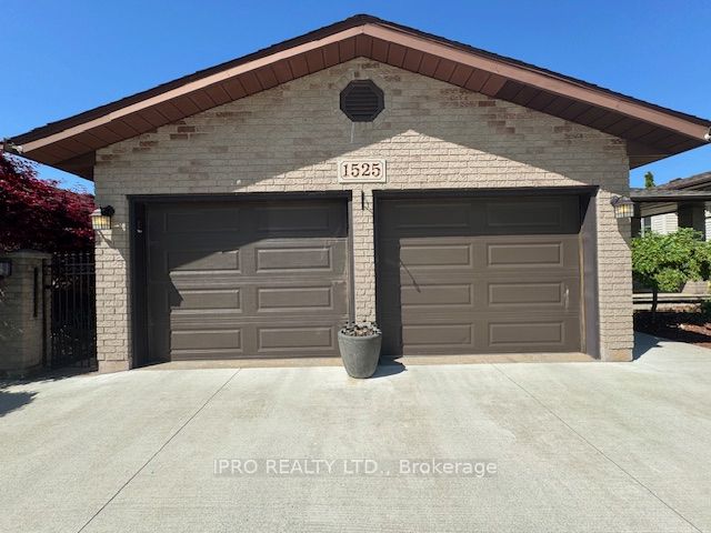 1525 South Pacific Avenue, Windsor, ON N8X 4Z6