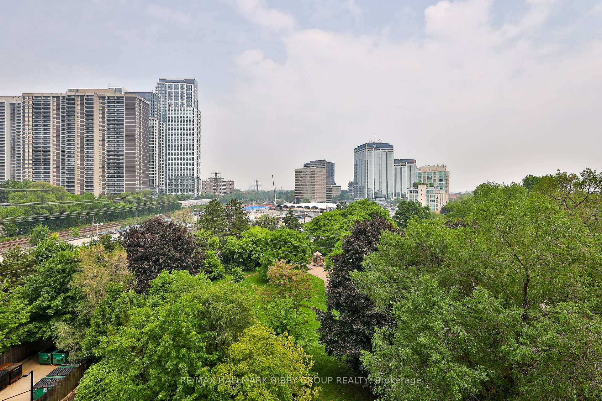 2 Bedrooms Condo at 2 Fieldway, Toronto For sale