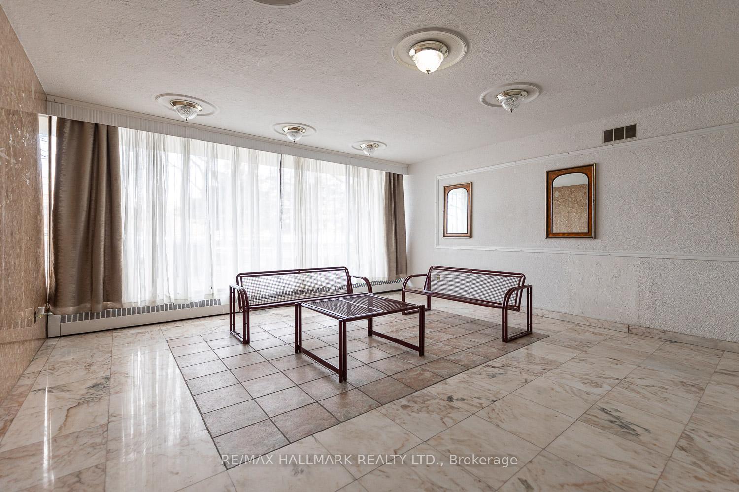 2 Bedrooms Condo at 5 Frith,  Toronto For sale