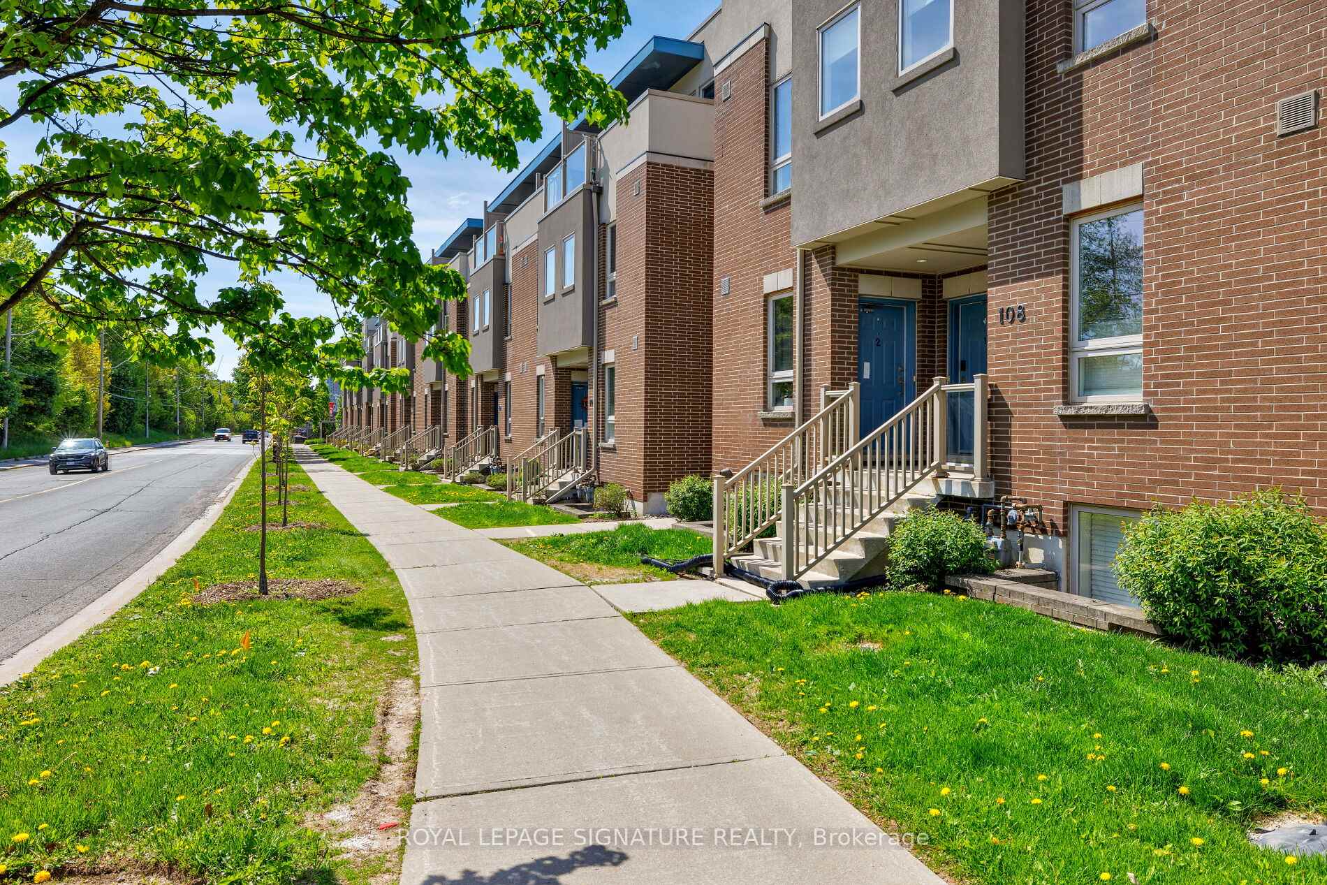 3 Bedrooms Condo at 110 Caledonia Park, Toronto For sale