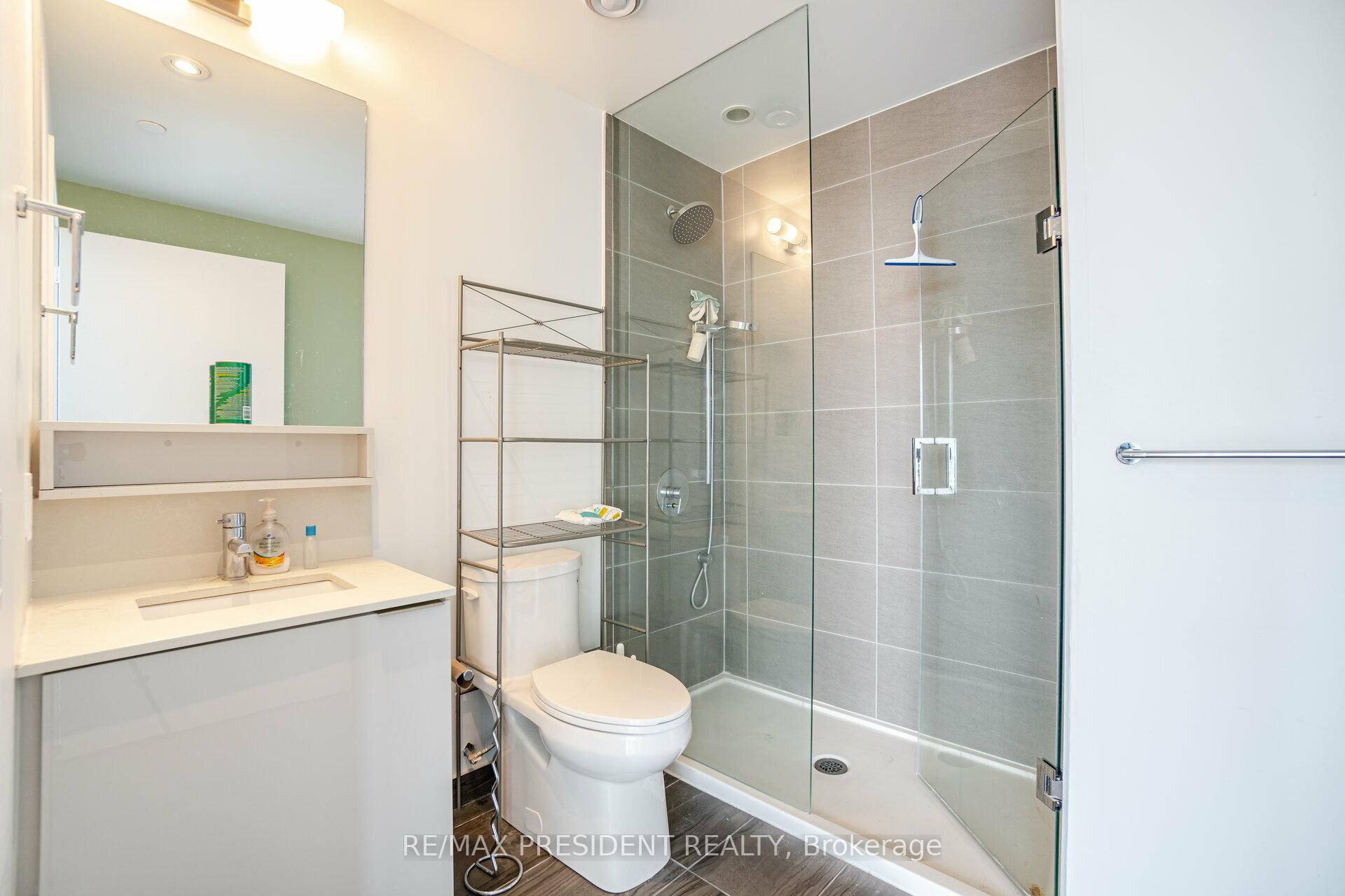 3 Bedrooms Condo at 5 Buttermill, Vaughan For sale