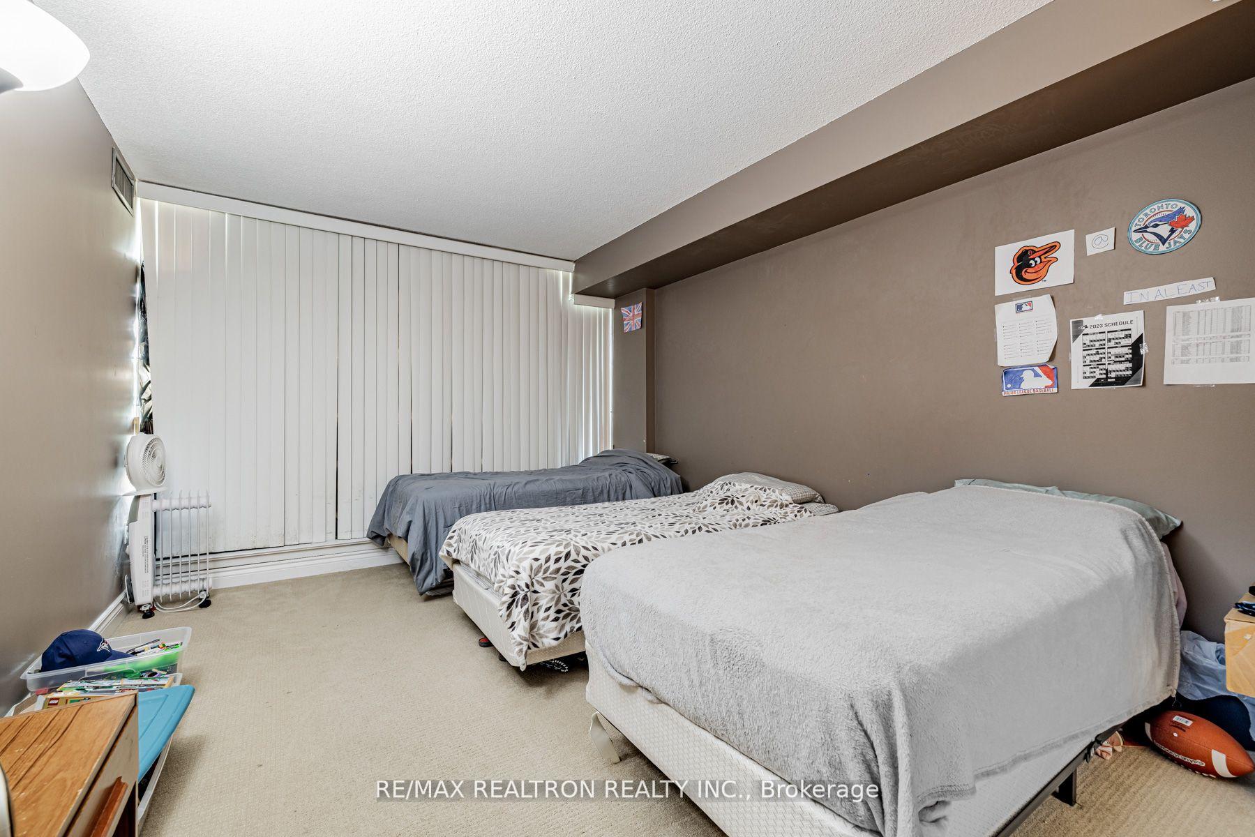 2 Bedrooms Condo at 7440 Bathurst,  Vaughan For sale