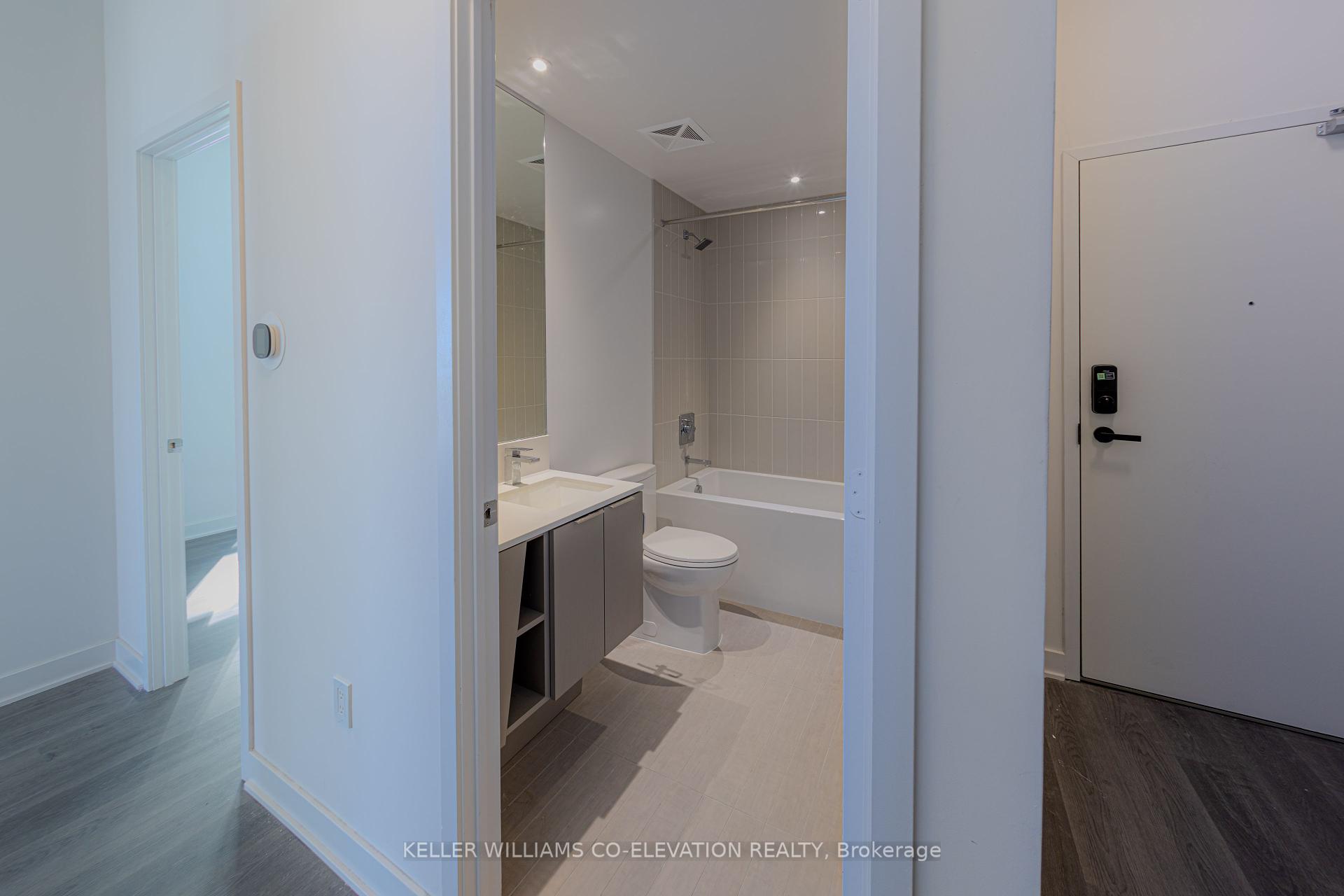 3 Bedrooms Condo at 3900 Confederation, Mississauga For sale