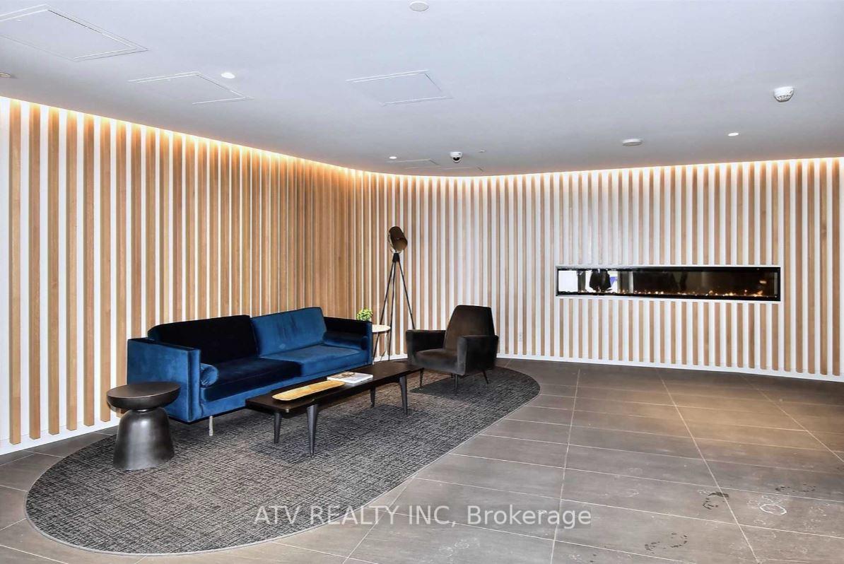2 Bedrooms Condo at 160 Flemington, Toronto For sale