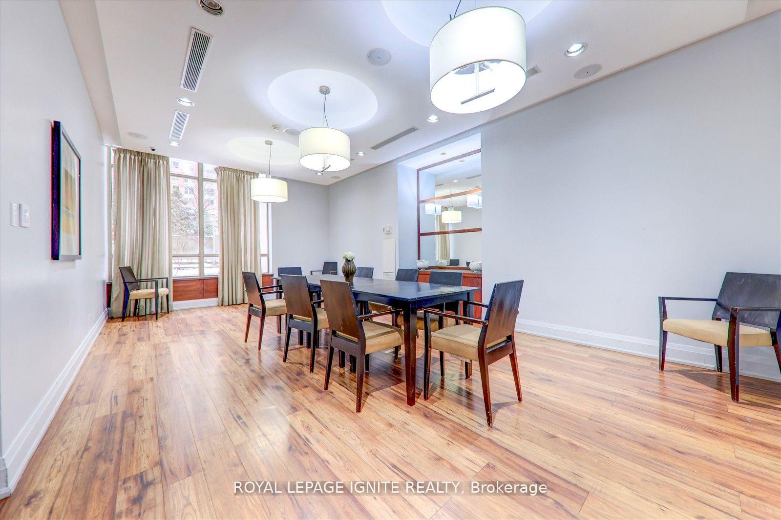 2 Bedrooms Condo at 310 Burnhamthorpe,  Mississauga For sale