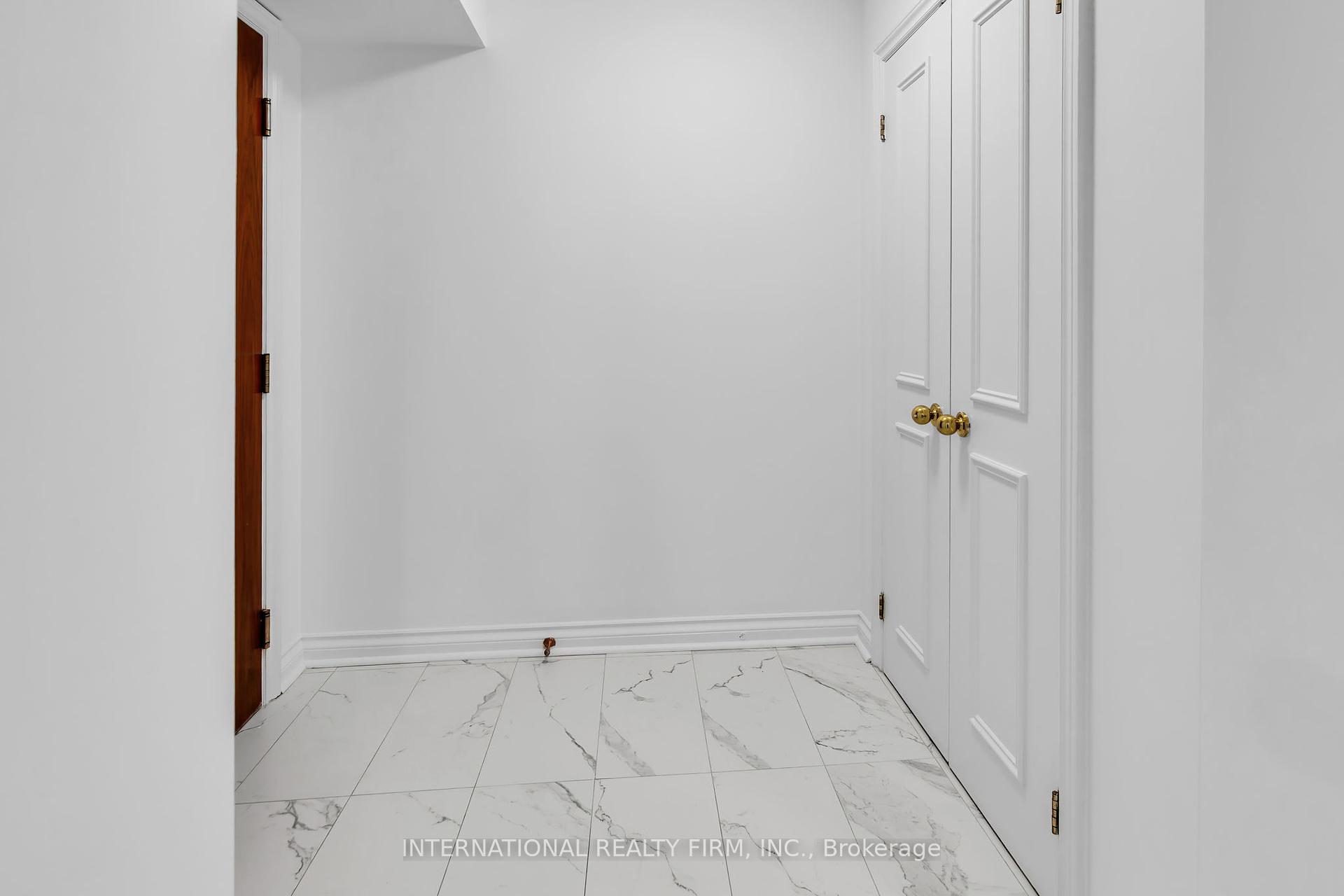 1 Bedroom Condo at 1 Palace Pier, Toronto For sale