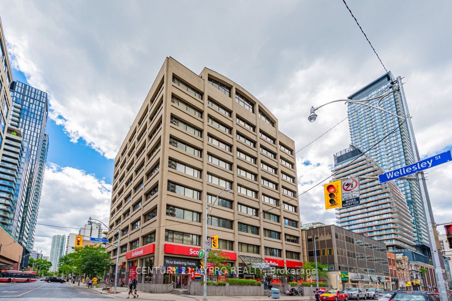 555 Yonge