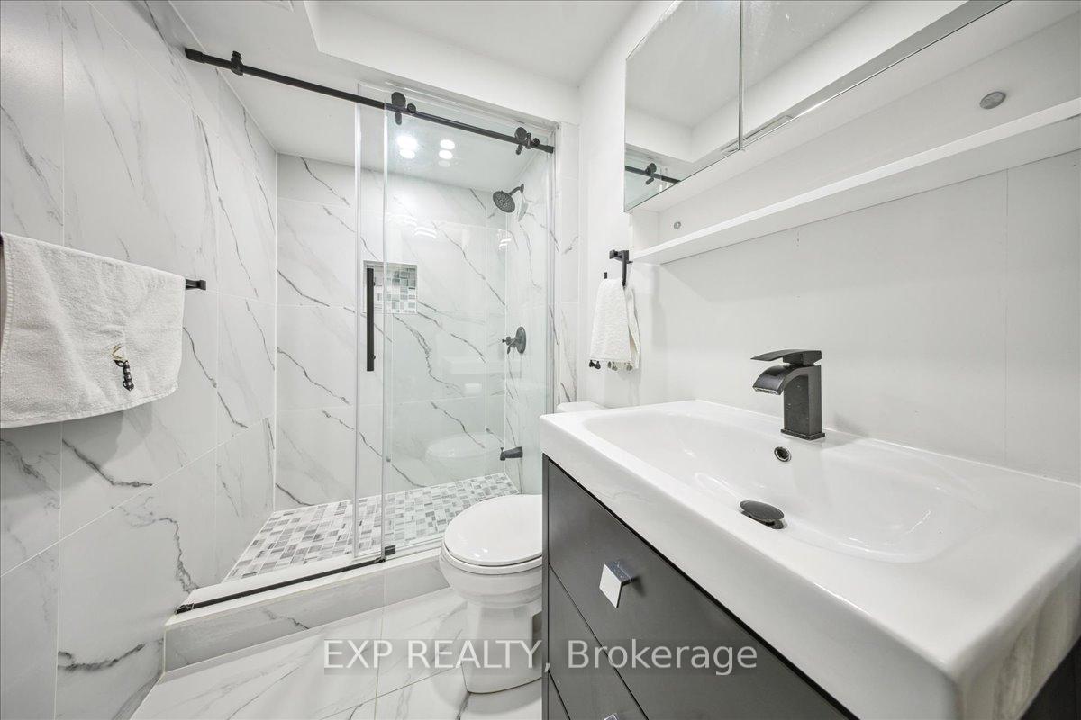 3 Bedrooms Condo at 2920 Headon Forest, Burlington For sale
