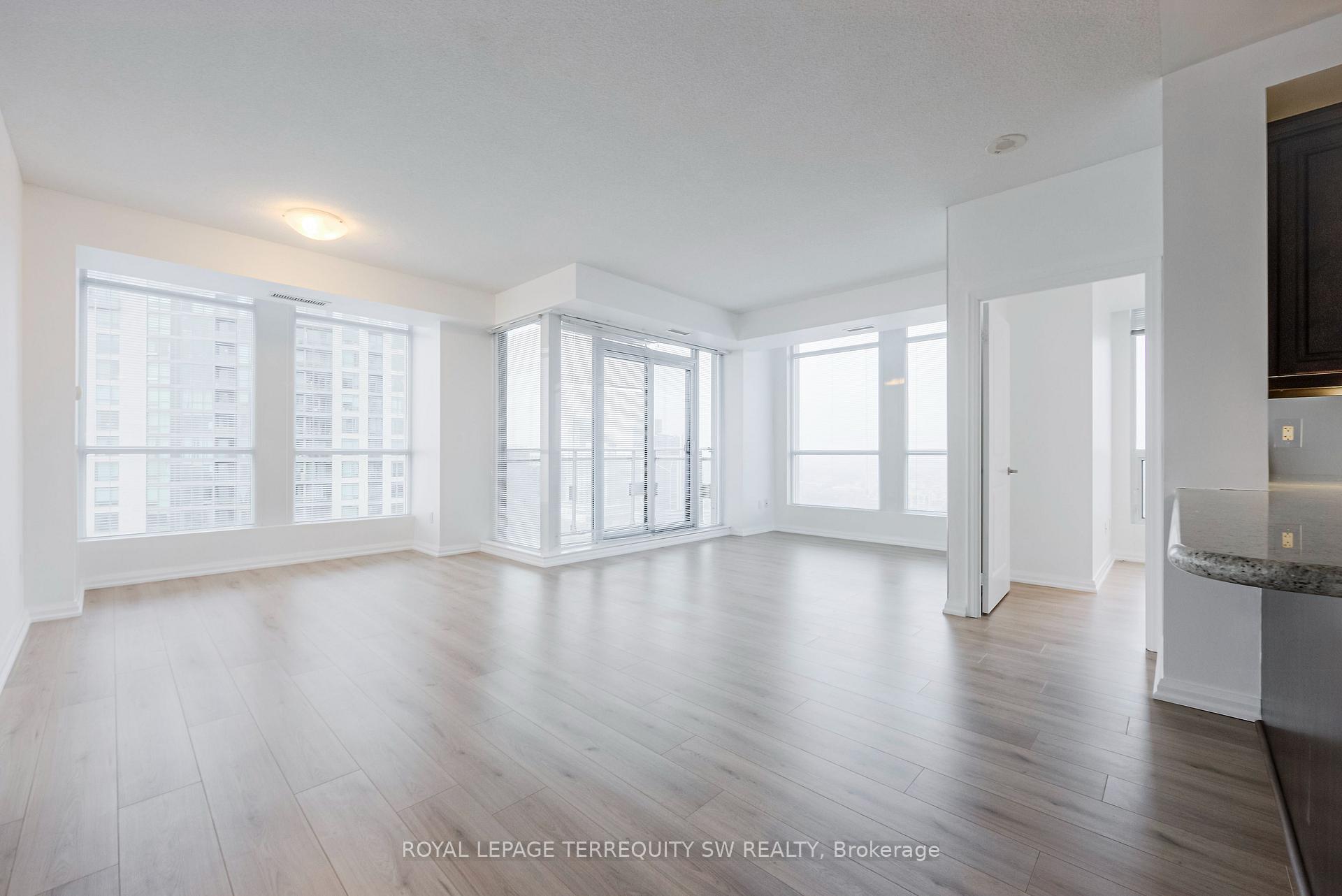 3 Bedrooms Condo at 628 Fleet, Toronto For sale