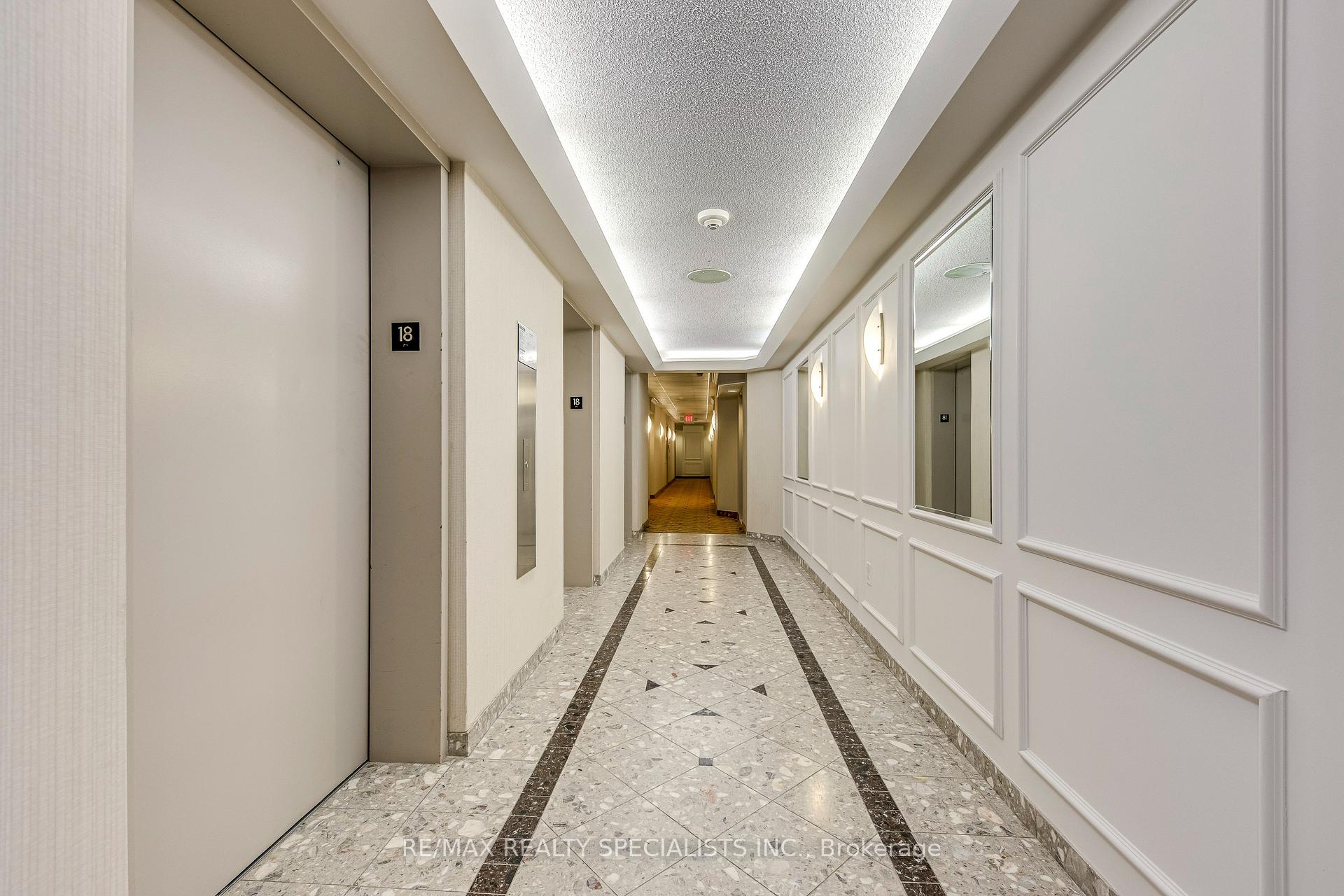2 Bedrooms Condo at 2177 Burnhamthorpe, Mississauga For sale