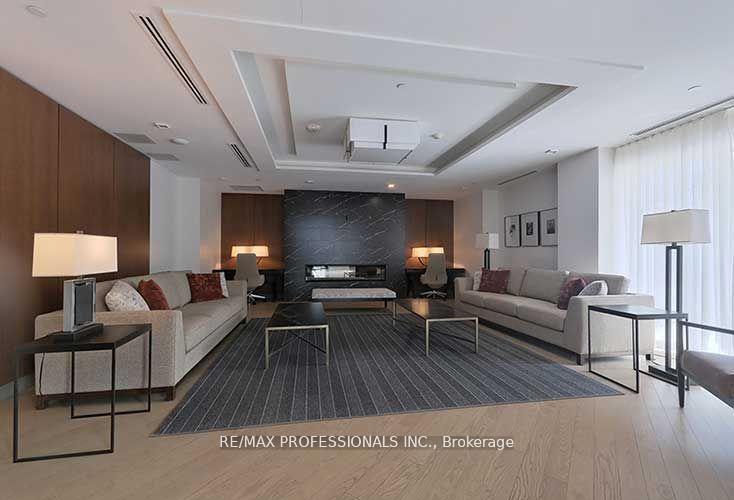 3 Bedrooms Condo at 1575 Lakeshore, Mississauga For sale