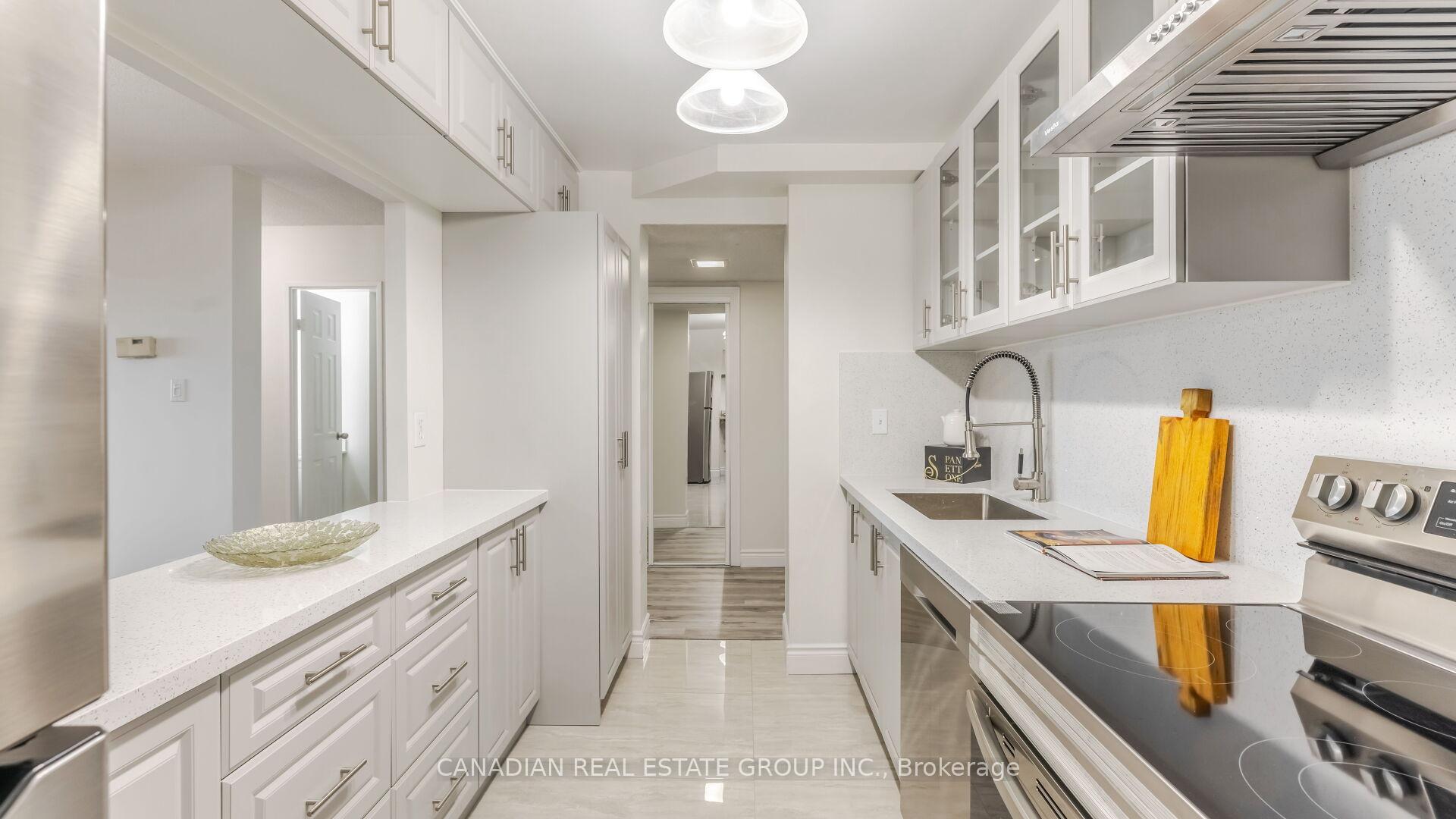 3 Bedrooms Condo at 20 Speers, Oakville For sale