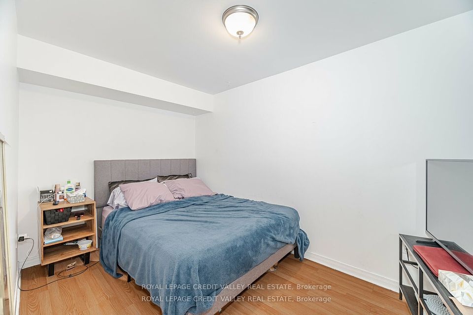 https://trreb-image.ampre.ca/d-_8IotHWL5NB3fuXZDVk1izoTGFWjgwFVSi9XKc6TU/rs:fit:960:960/wm:.5:so:0:50:.4/wmsh:10/wmt:PHNwYW4gZm9yZWdyb3VuZD0nd2hpdGUnIGZvbnQ9JzY4Jz5ST1lBTCBMRVBBR0UgQ1JFRElUIFZBTExFWSBSRUFMIEVTVEFURSwgQnJva2VyYWdlPC9zcGFuPg/L3RycmViL2xpc3RpbmdzLzQwLzcyLzI4Lzc3L3AvZGZmYTIzZDQtMjgwNC00ODRmLThhNjctNzY5NmNiYTUzMTU5LmpwZw.jpg
