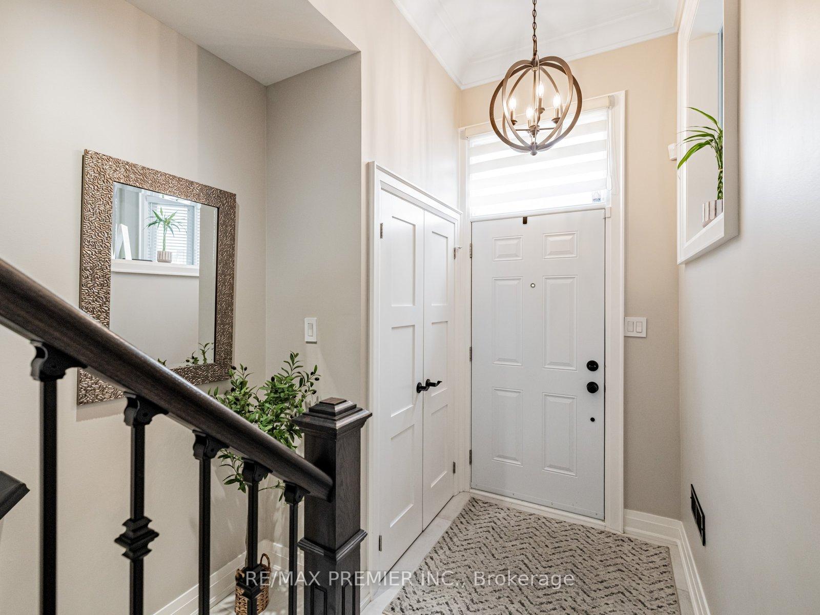 3 Bedrooms Condo at 213 Woodbridge, Vaughan For sale
