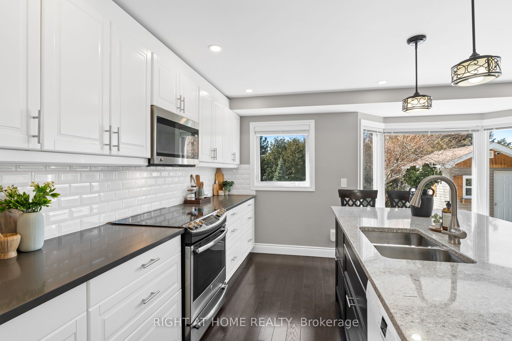 1670 TEAKDALE Avenue, OrleansConventGlenandArea, ON K1C 6M3