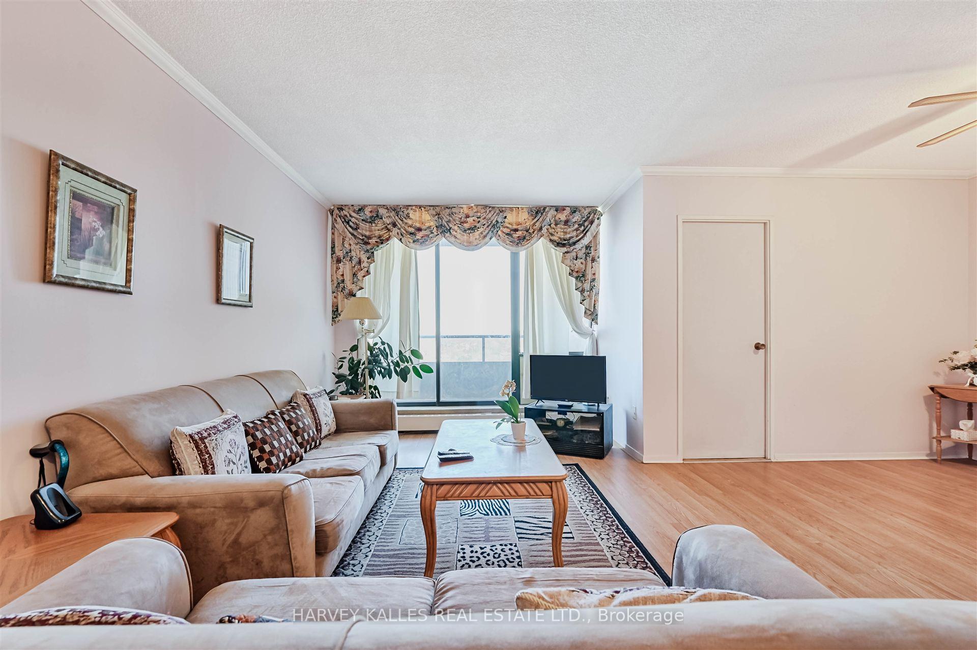 2 Bedrooms Condo at 2929 Aquitaine, Mississauga For sale